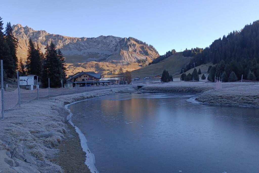 Studio Au Pied Des Pistes Avec Vue Sur La Montagne Mieussy Exteriör bild